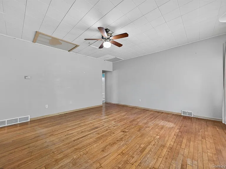 4 Montgomery Rd #1 — Photo 3