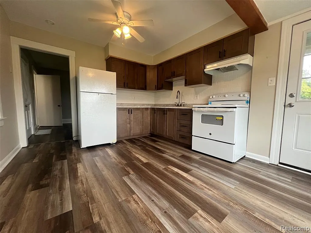 4 bed, 2114 sqft, $2,000 — Photo 3