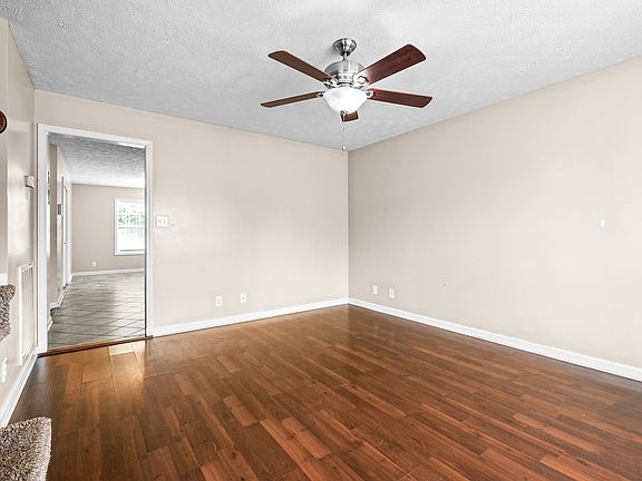 4th image of 1395 Constitution Dr