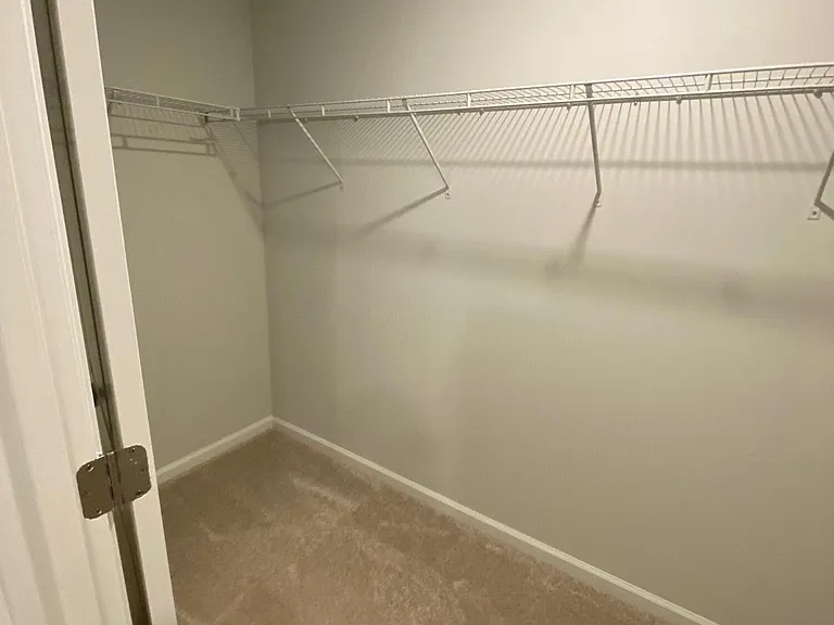 135 E Sunrise Ln — Photo 15