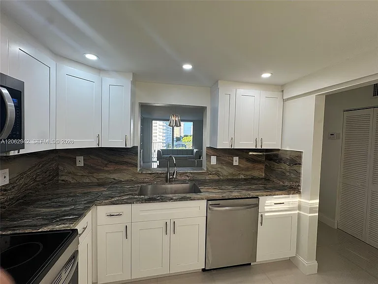 4000 NE 170th St #606 — Photo 26