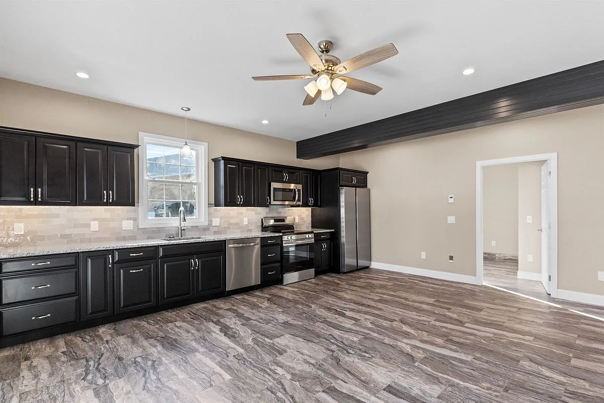 Building Photo - 6 Latchkey Ln