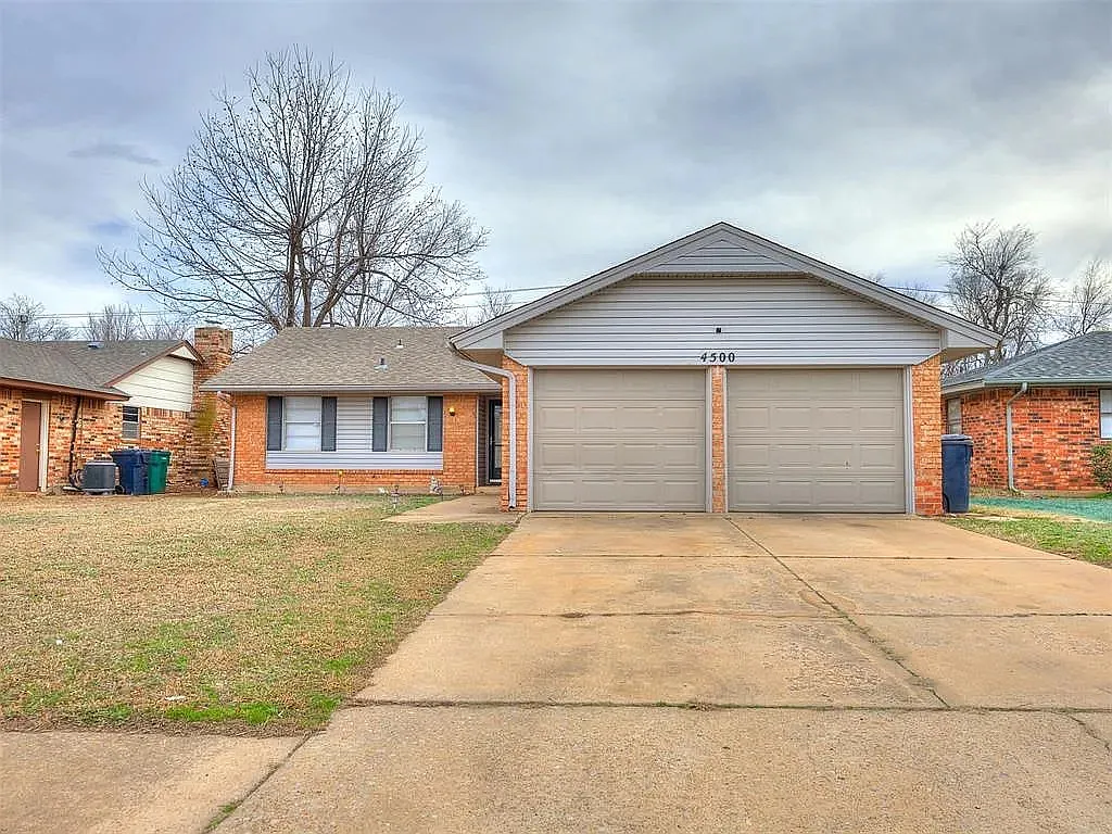3 bed, 1289 sqft, $1,395 — Photo 1
