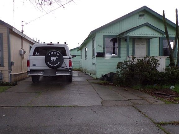 2nd image of 1916 Emeric Ave