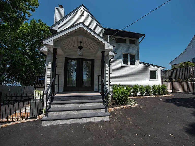Cliff Rd E — Photo 8