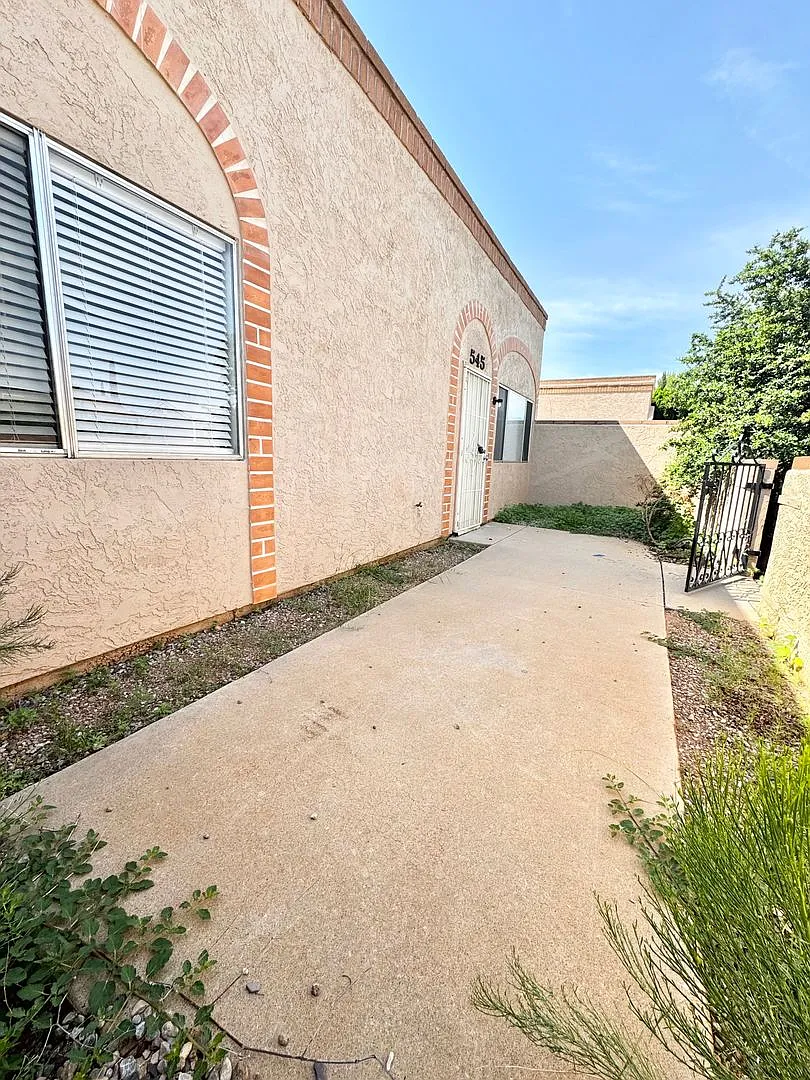 Move in Ready — Photo 2