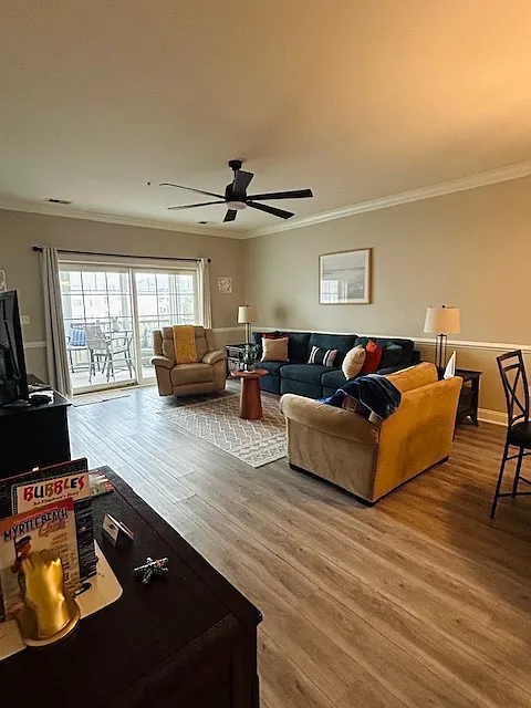2 bed, 1070 sqft, $1,800 — Photo 2