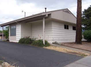 1018 NE 7th St, Grants Pass, OR 97526