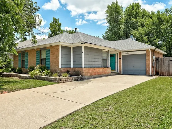 2104 Silver Fox Dr, Edmond, OK 73003
