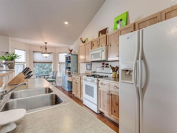 5th image of 3151 Lily Dr