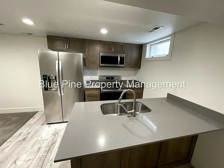 1565 1/2 S Higbee Ave — Photo 6