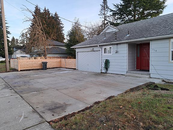 3rd image of 918 Beach Ave
