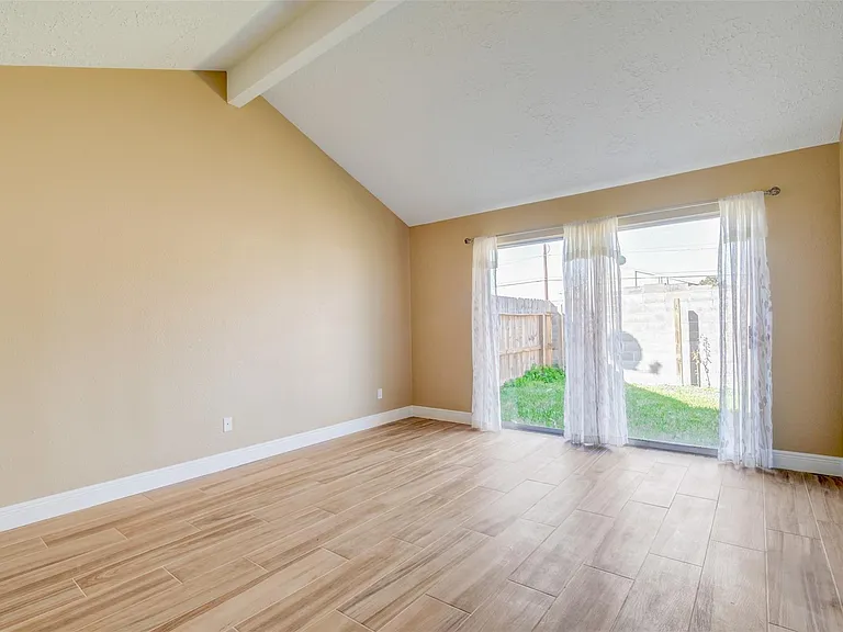 11840 Spring Grove Dr — Photo 14