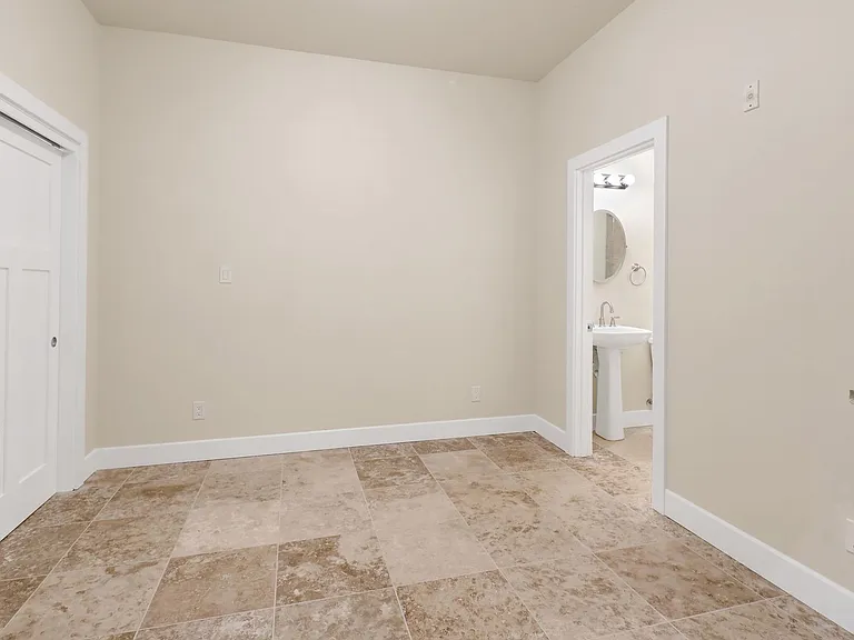 1203 W Holly St — Photo 25