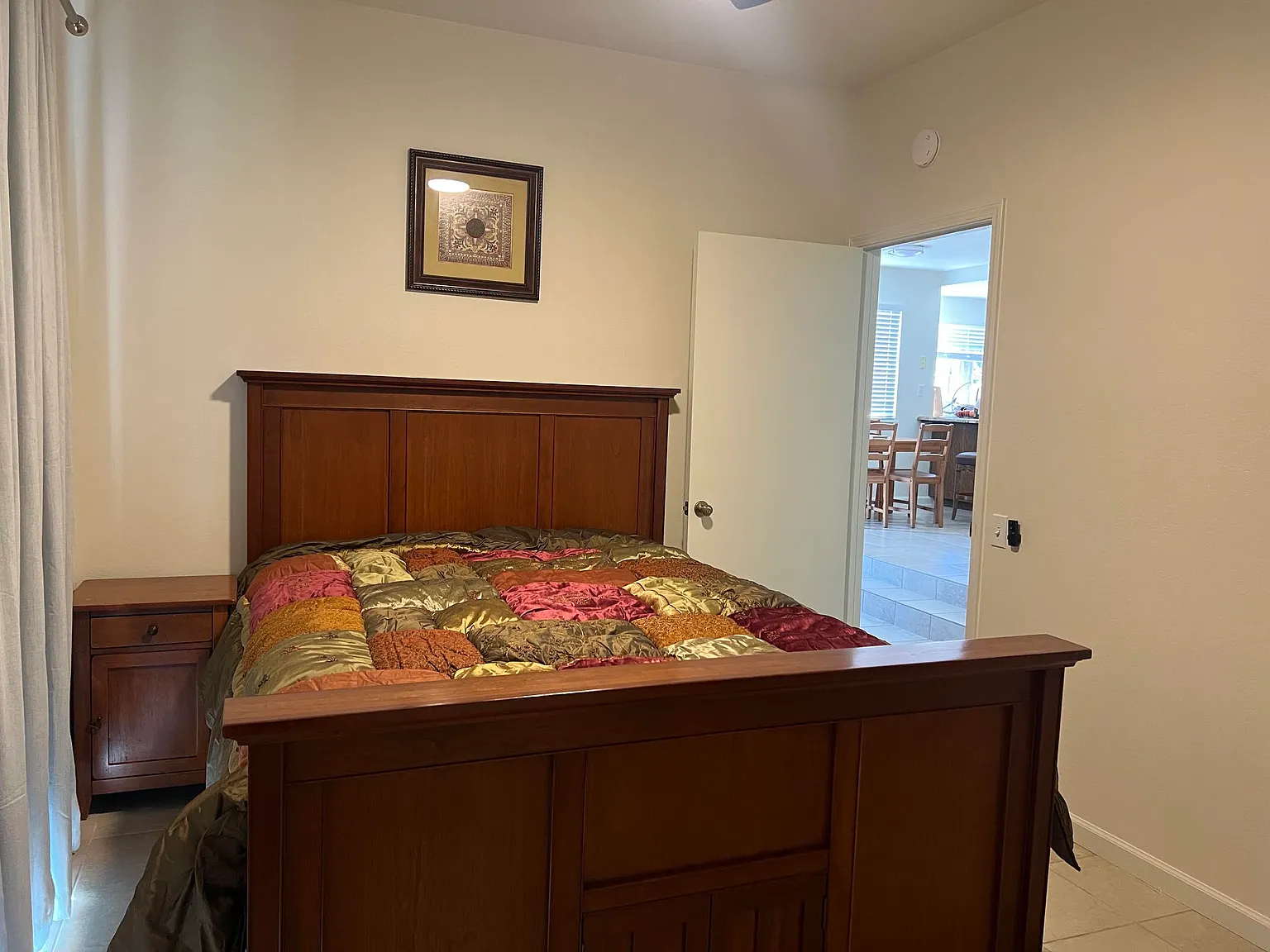 5 bed, 2400 sqft, $1,800 — Photo 1