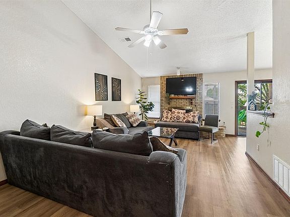 3rd image of 1217 Del Norte Dr