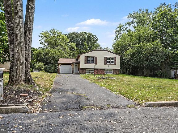 4th image of 373 Oaklyn Rd