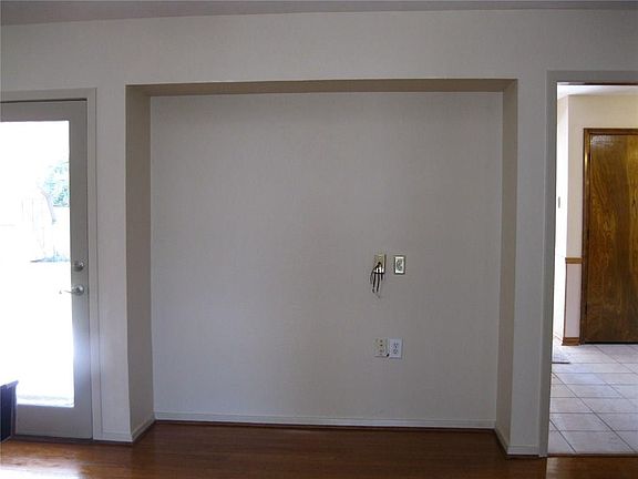5th image of 808 Grinnell Dr