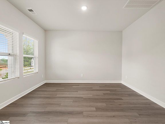 4th image of 216 Merriweather Way