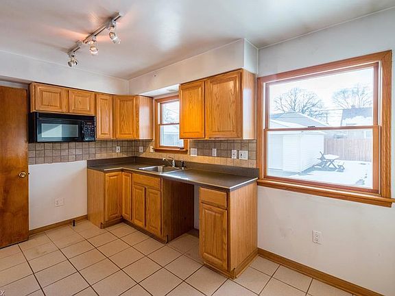 4th image of 4714 Southwood Dr