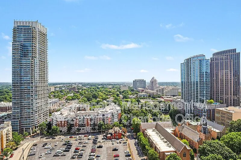 1 bed, 1.0 bath, 530 sqft, $1,559 — Photo 2