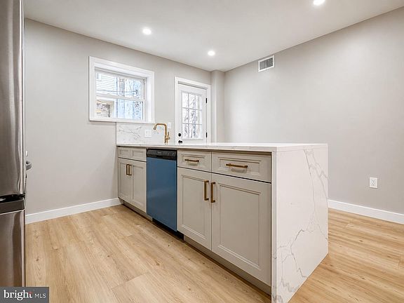 5th image of 2251 S Hicks St