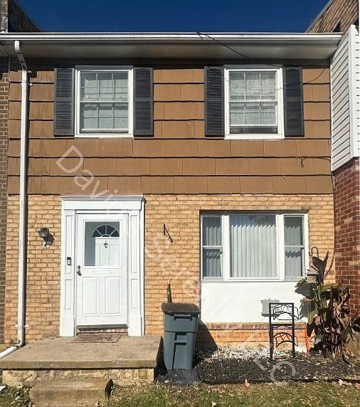 1st image of 4 Middle Grove Ct W