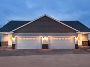 570 Lulu Ln, Roberts, WI 54023