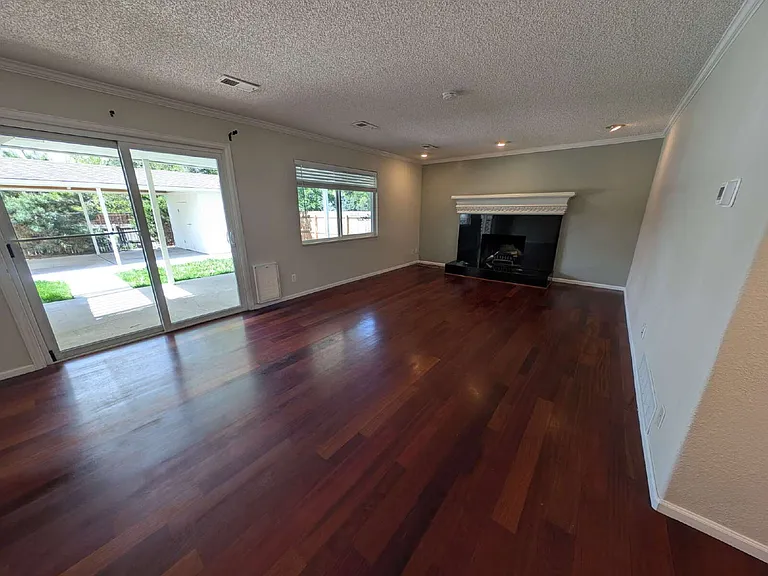 1175 E Dry Creek Pl — Photo 8