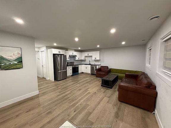 2nd image of 730 Cabana Rd W #C
