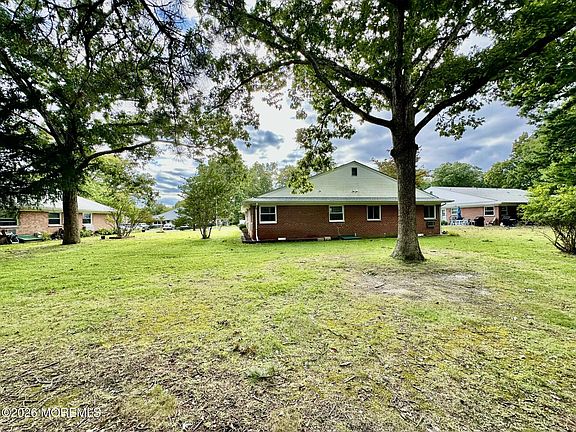 3rd image of 133 B Azalea Drive