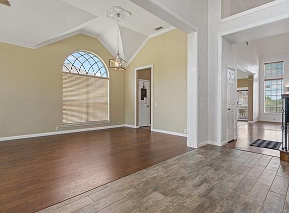 5th image of 1910 Orchard Grove Dr