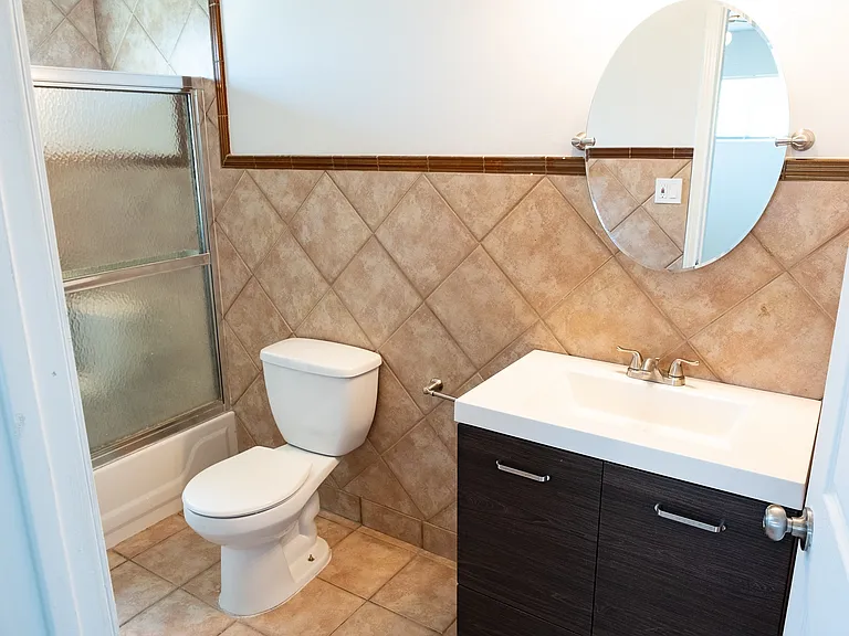 Carrolton Apartments — Photo 24