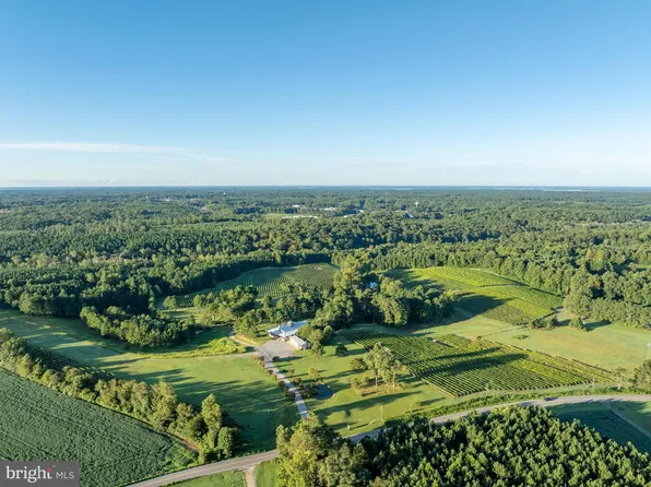 1025 Goodluck Rd, Kilmarnock, VA 22482