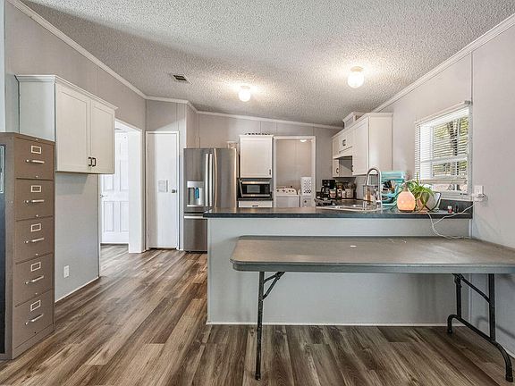 4th image of 191 Beech St