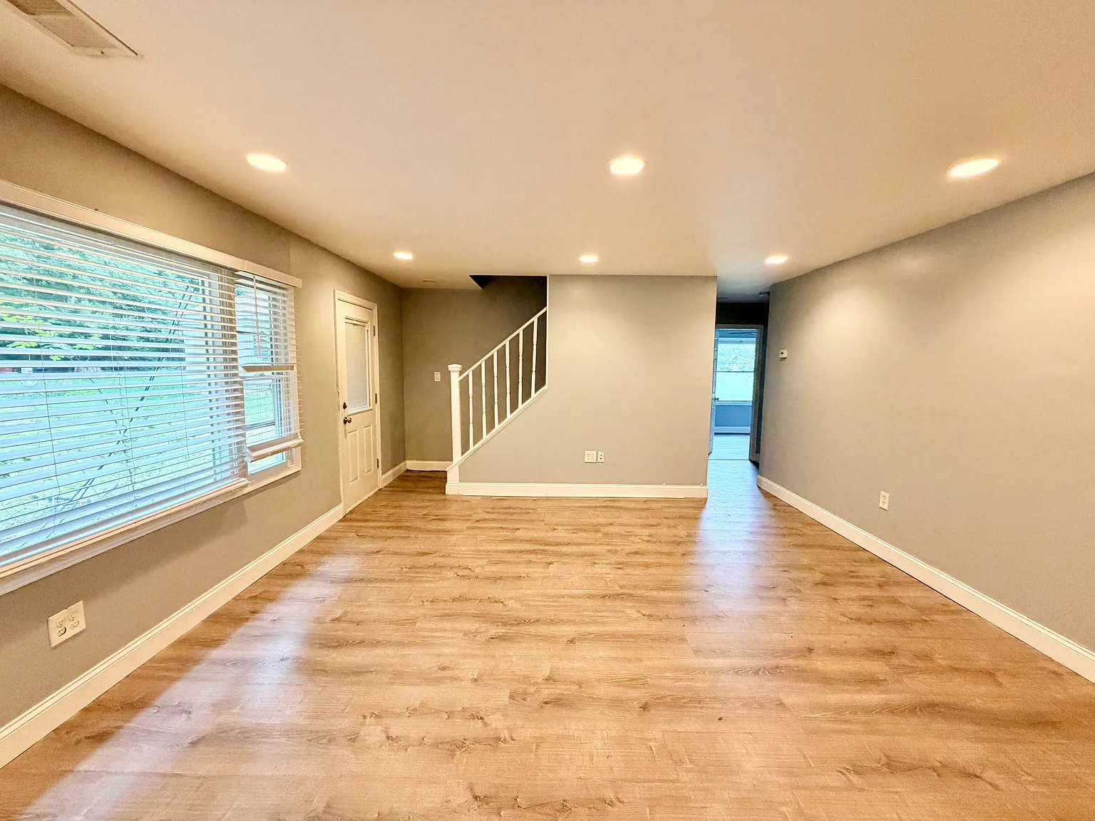 4 bed, 1372 sqft, $2,795 — Photo 3
