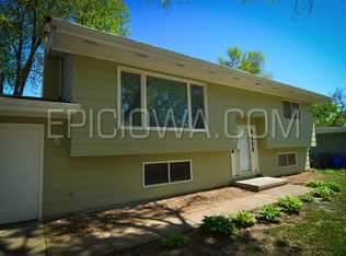 143 Sunrise Dr NW, Cedar Rapids, IA 52405