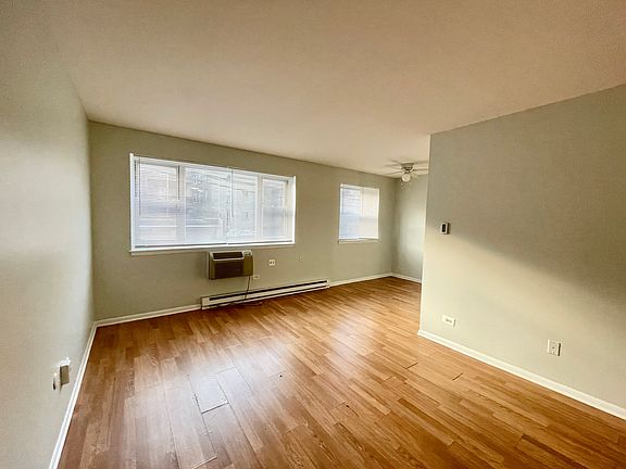 5th image of 5920 N Kenmore Ave APT 212
