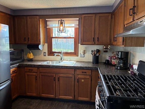 4th image of 115 Hyland Ave