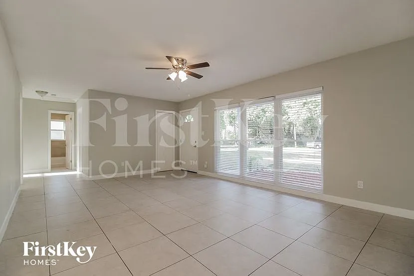 3 bed, 2.0 bath, 1380 sqft, $2,645 — Photo 2