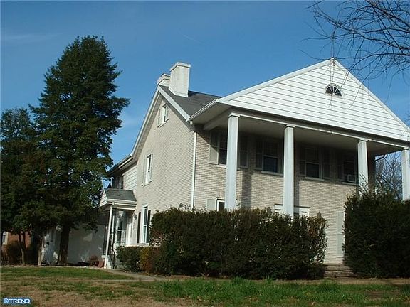 2nd image of 25 Pine St