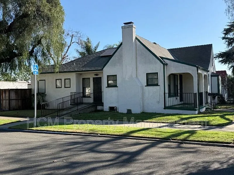 3 bed, 1.0 bath, 1312 sqft, $3,600 — Photo 2