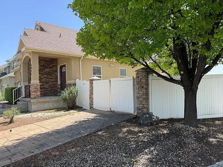 4047 W Hollandia Ln — Photo 8
