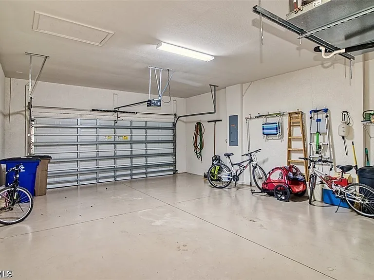 3460 Lakeview Isle Ct — Photo 39