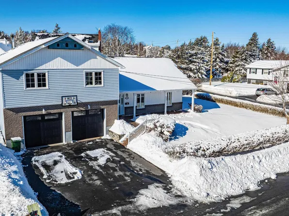 114 Essex Dr, Herring Cove, NS B3V 1H9