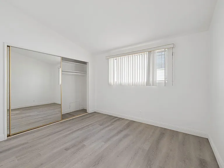 333 S Rexford Dr #5 — Photo 9