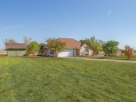 4th image of 122 Blue Castle Ct