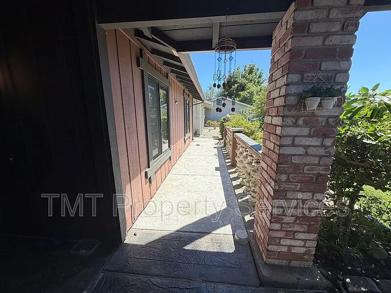 930 Graywood Cir — Photo 5