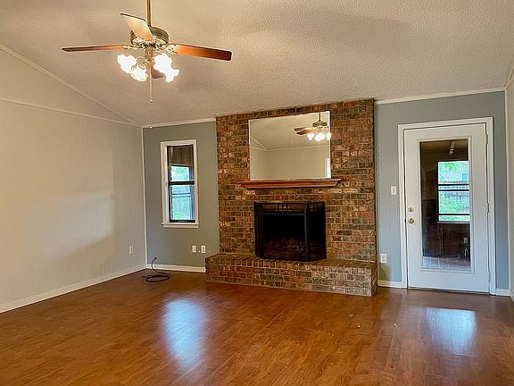4th image of 4010 Burbank Dr
