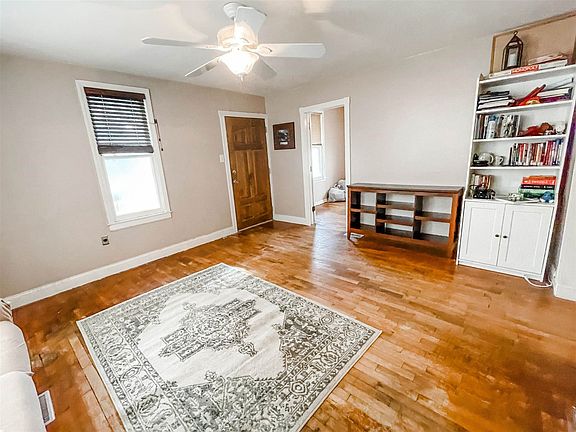 5th image of 310 Jackson Ave